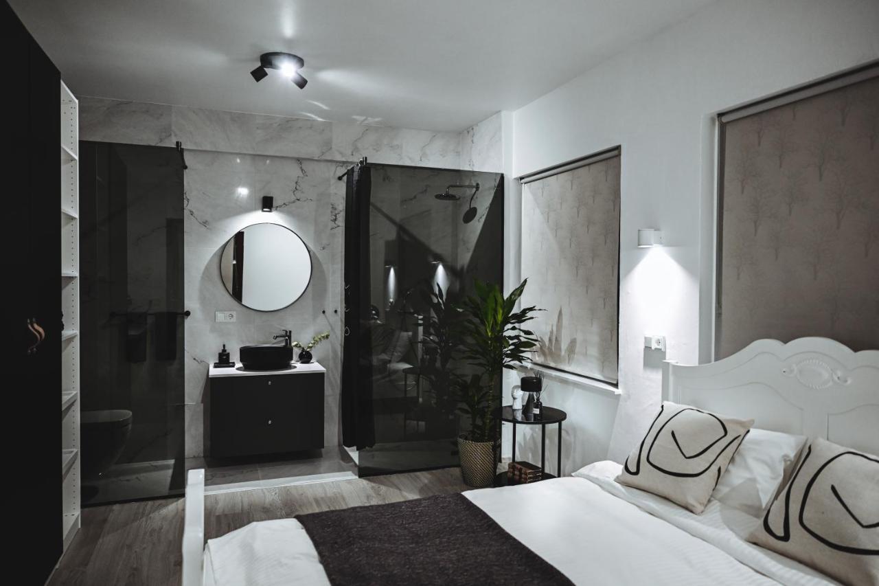Alka - Cozy Room By The Sea With Private Hot Tub Njarthvik 外观 照片
