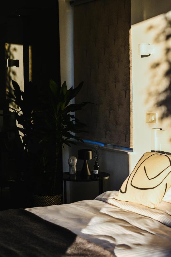 Alka - Cozy Room By The Sea With Private Hot Tub Njarthvik 外观 照片