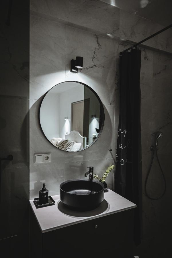Alka - Cozy Room By The Sea With Private Hot Tub Njarthvik 外观 照片