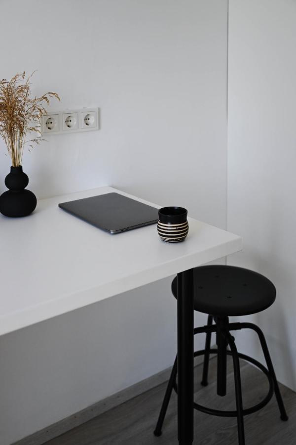 Alka - Cozy Room By The Sea With Private Hot Tub Njarthvik 外观 照片